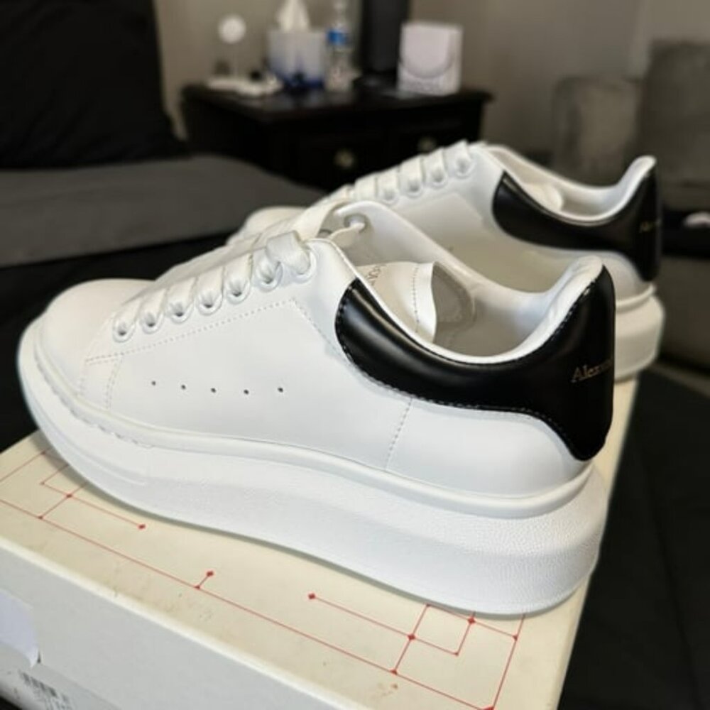 Alexander McQueen casual and comfortable sports shoes for women